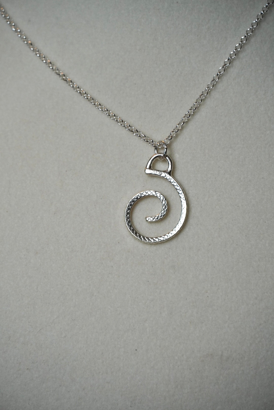 Patterned Silver Swirl Necklace