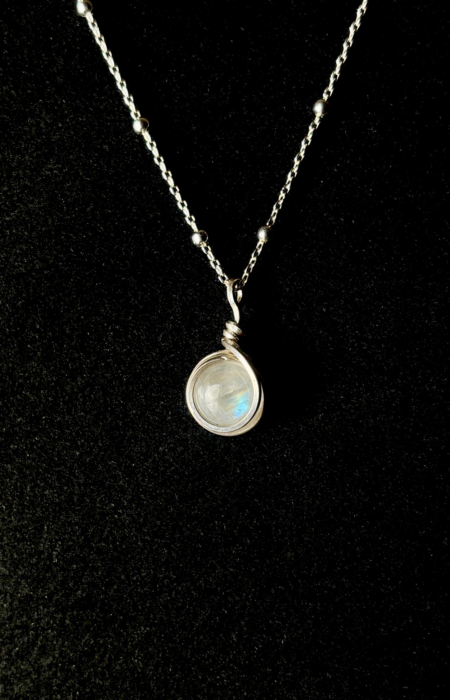 Sterling Silver Moonstone Cabochon and Chain
