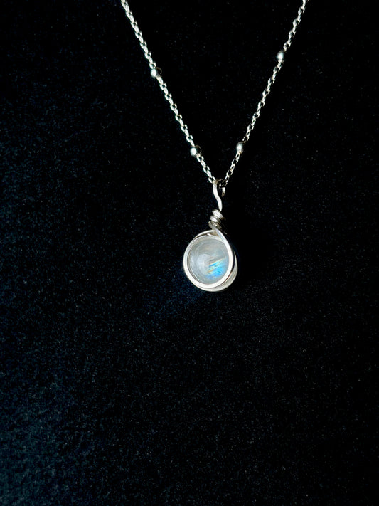 Sterling Silver Moonstone Cabochon and Chain