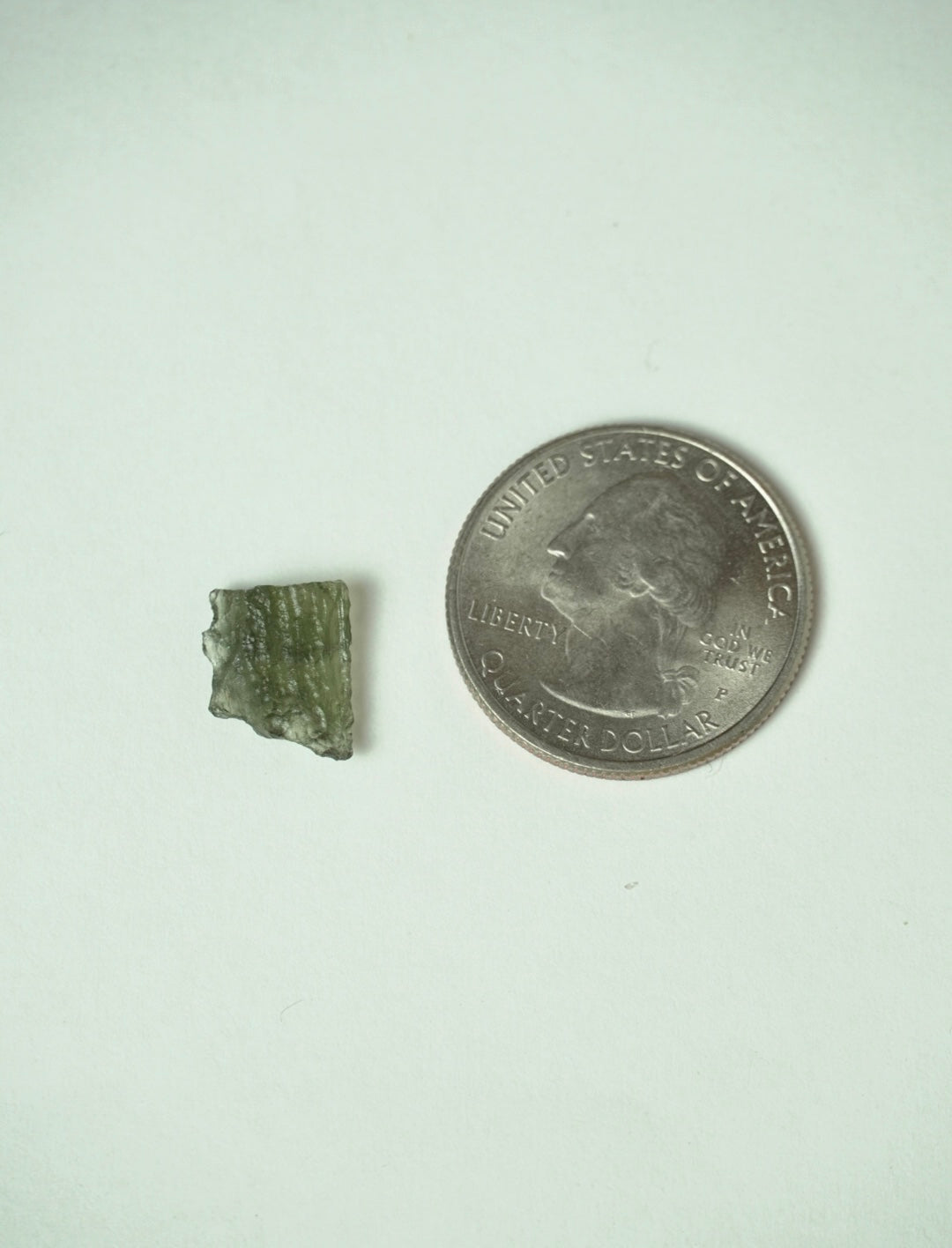 タイ古陶磁　緑釉　刻魚藻文水指　刻花文茶碗　時代箱付　C　R7773B 青磁