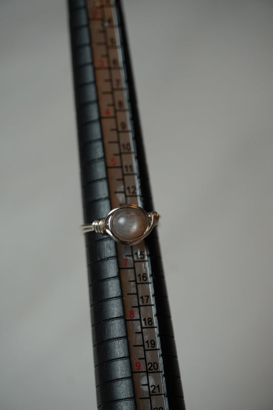 Silver Peach Moonstone Ring: Size 6.5