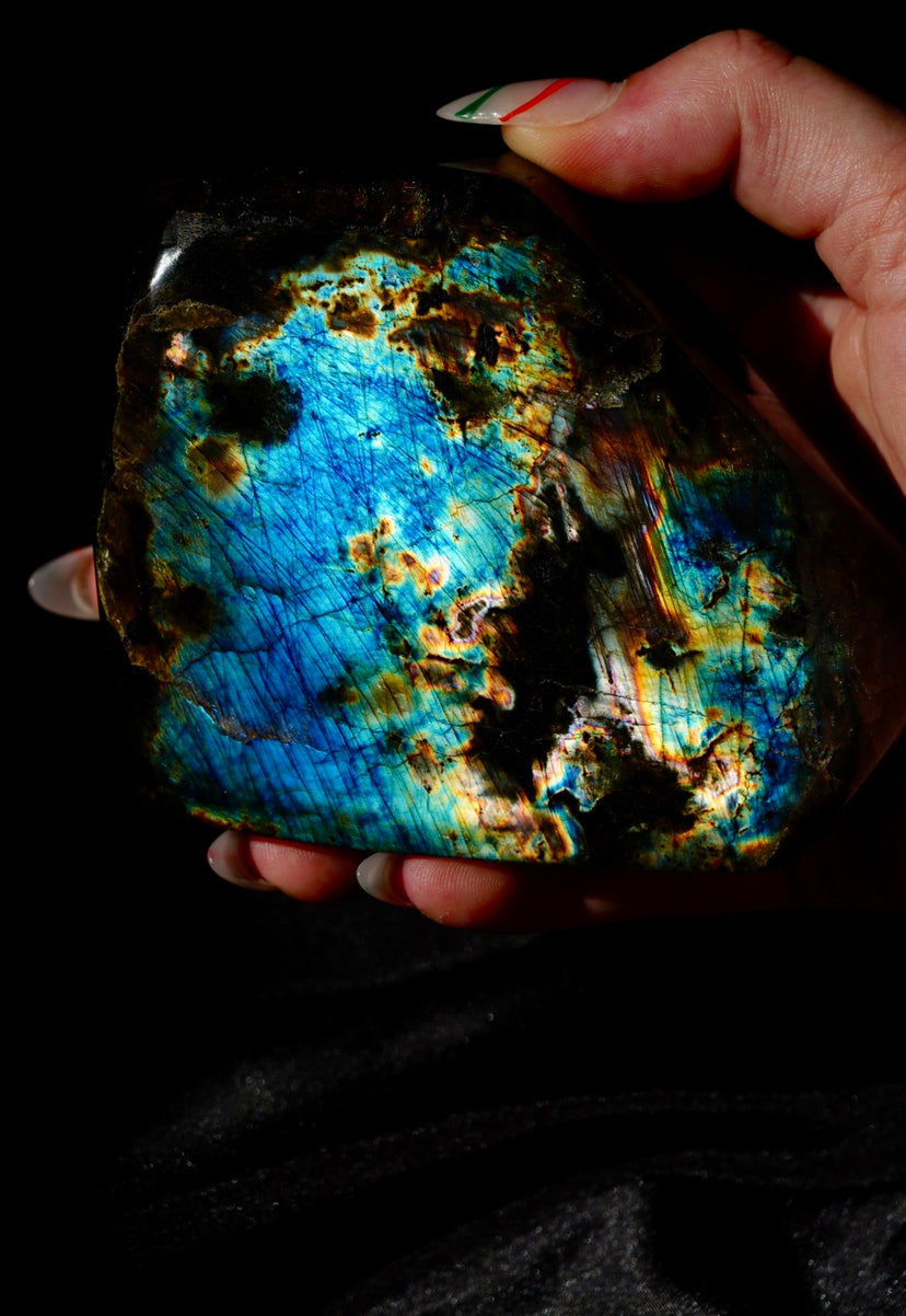 Labradorite Free Form Crystal showcasing vibrant colors and natural beauty – perfect for healing and spiritual growth