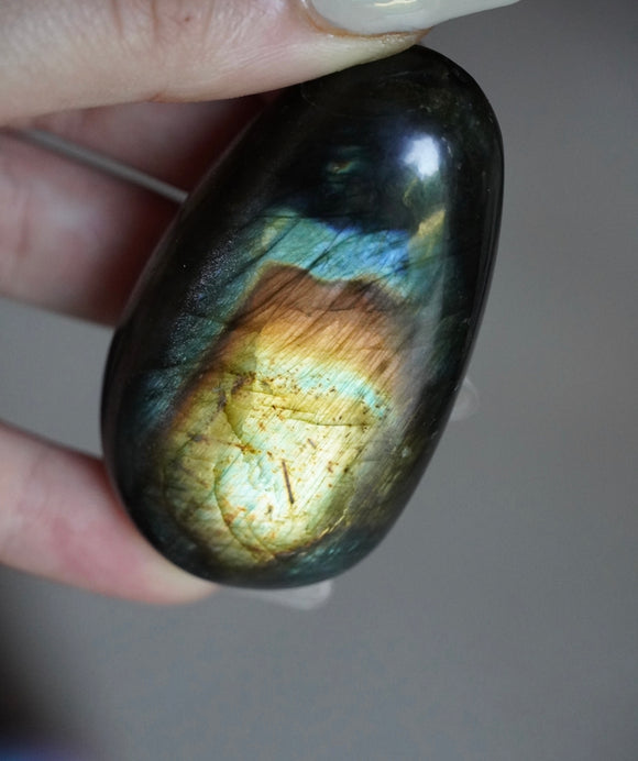 Labradorite AAA Grade Palm Stone