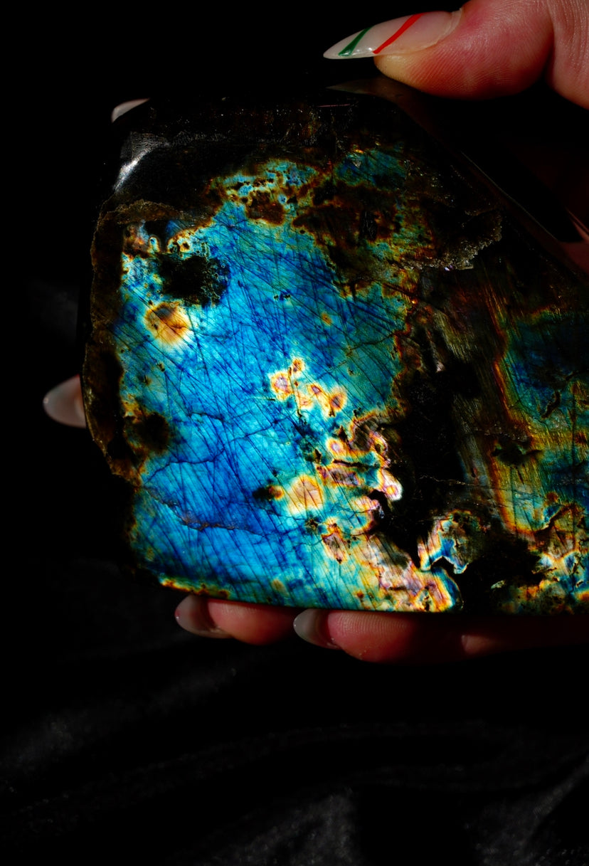 Labradorite Free Form Crystal showcasing vibrant colors and natural beauty – perfect for healing and spiritual growth